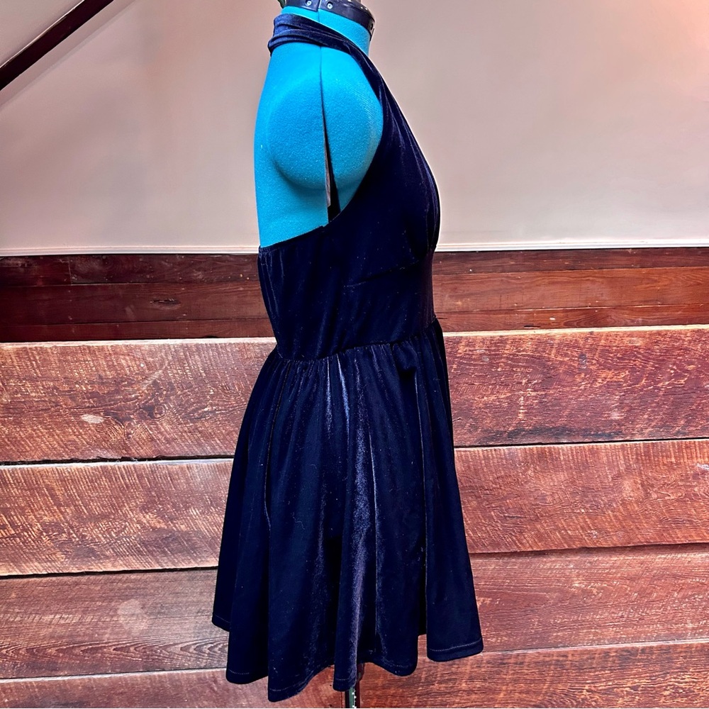 Gothic Black Velvet Marilyn Monroe Halter Top Skater Dress / Stretchy Pinup LBD - Picture 4 of 7